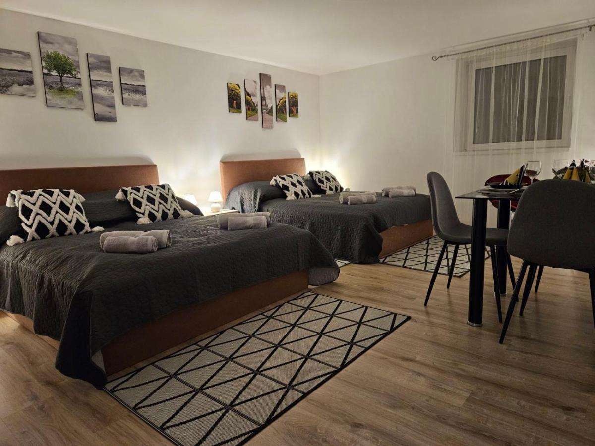 Holiness Apartmanok Segedín Exteriér fotografie