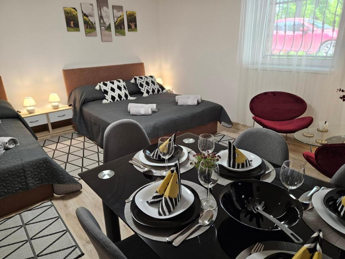 Holiness Apartmanok Segedín Exteriér fotografie